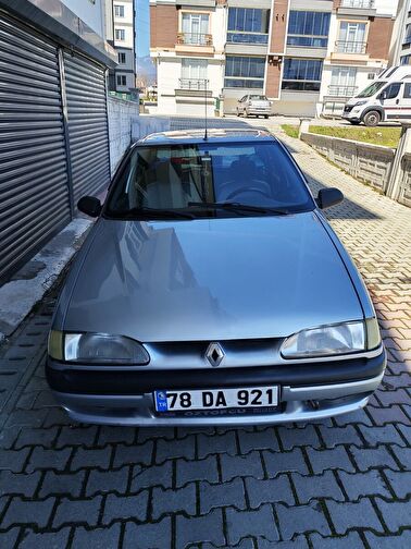 RENAULT 19