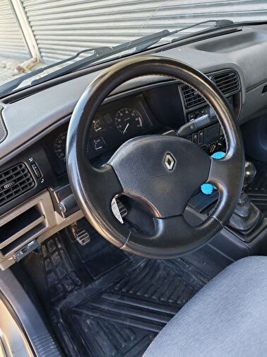 RENAULT 19