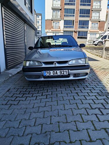 RENAULT 19