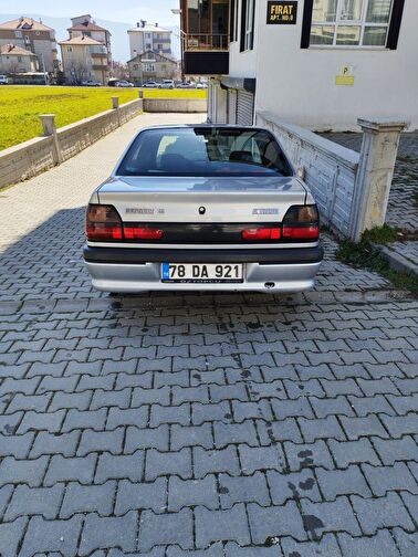 RENAULT 19