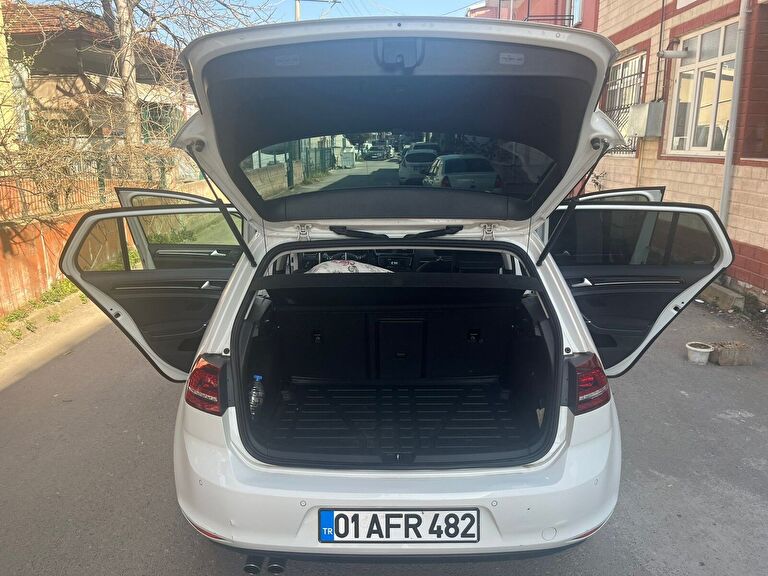 VOLKSWAGEN GOLF