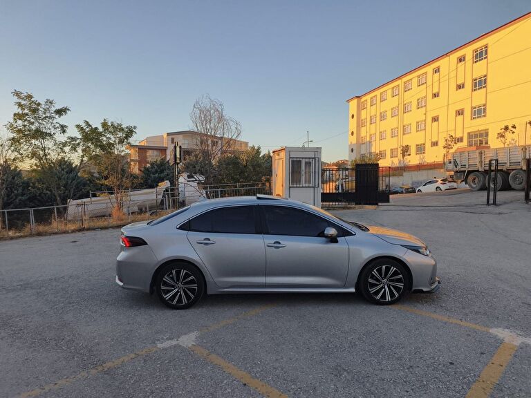 TOYOTA COROLLA