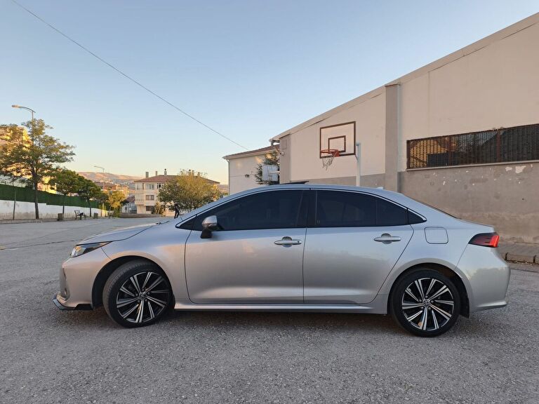 TOYOTA COROLLA