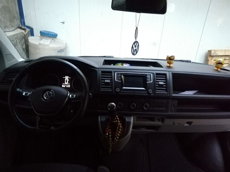 VOLKSWAGEN TRANSPORTER