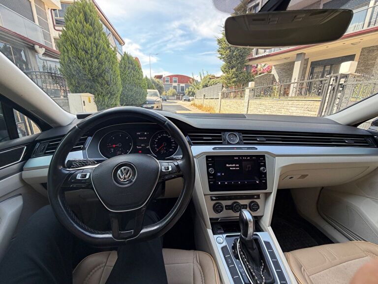 VOLKSWAGEN PASSAT