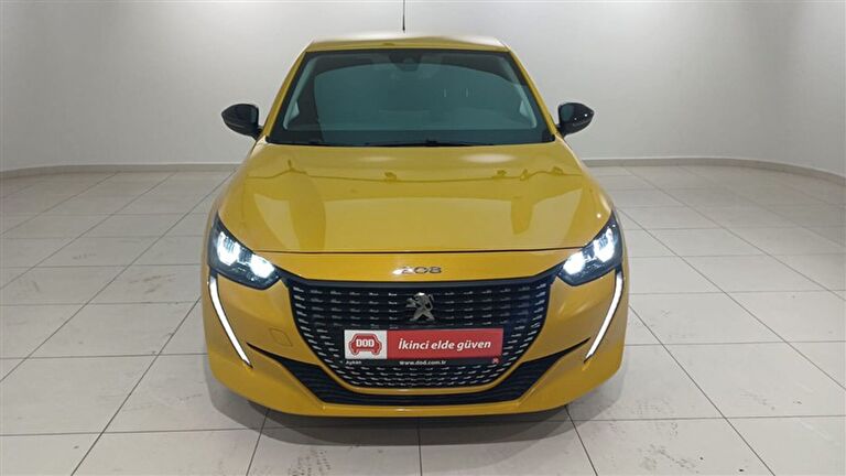 PEUGEOT 208