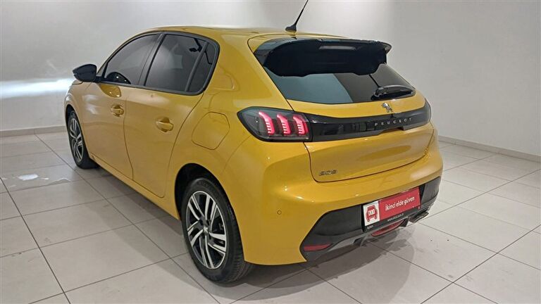 PEUGEOT 208