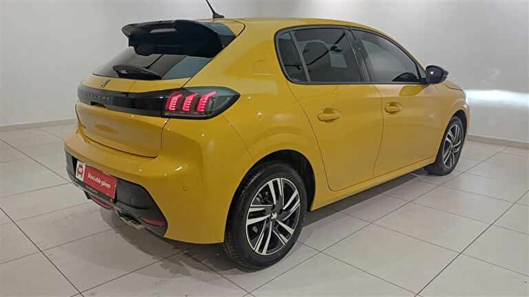 PEUGEOT 208