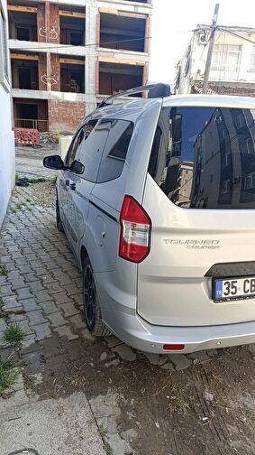 FORD TOURNEO COURIER