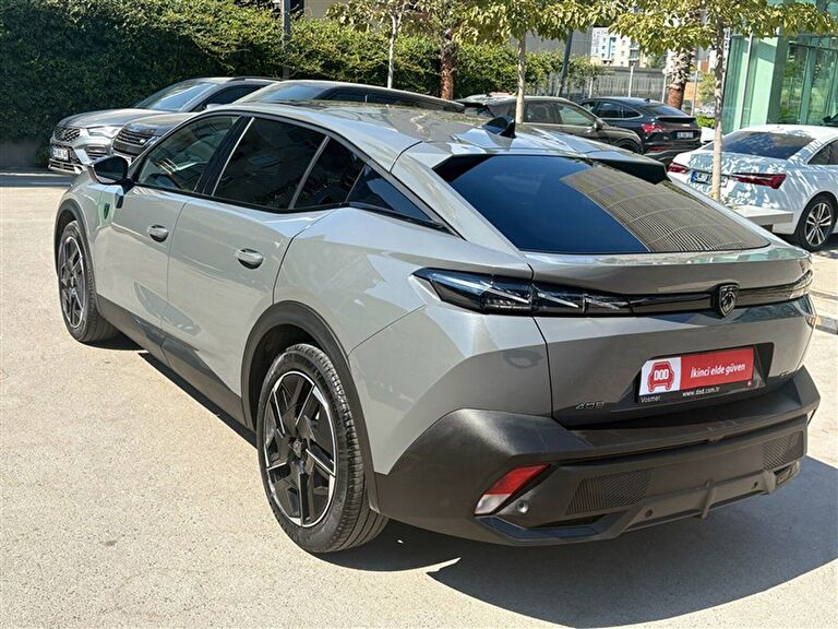 PEUGEOT 408
