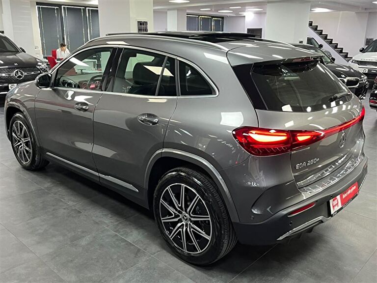 MERCEDES-BENZ EQA