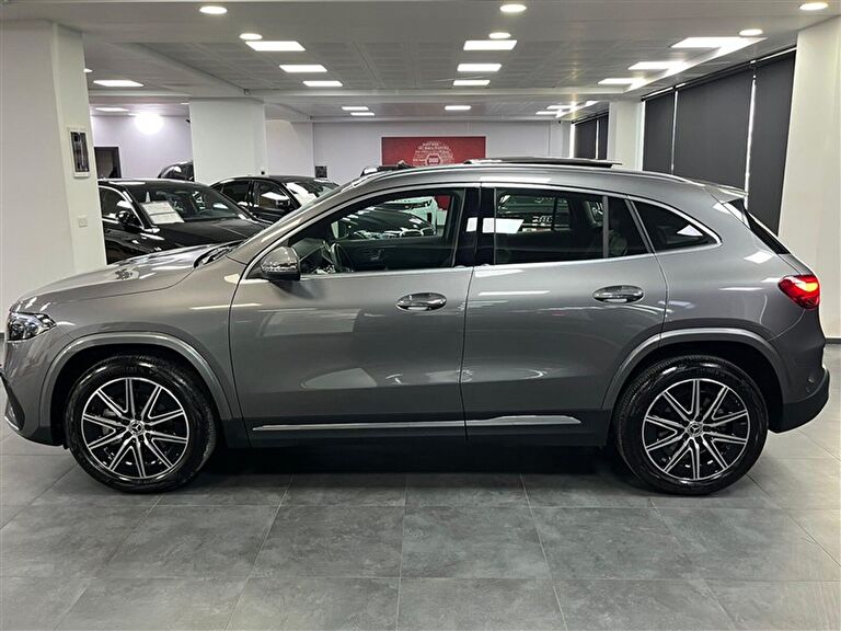 MERCEDES-BENZ EQA