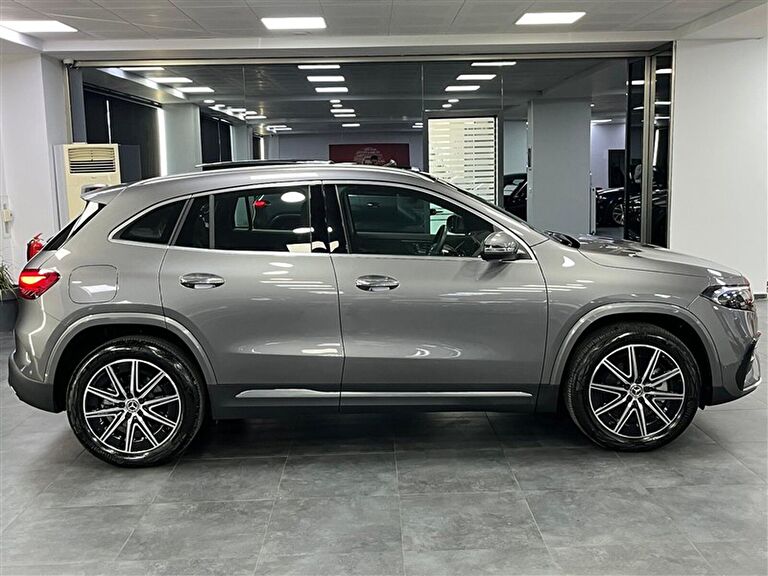 MERCEDES-BENZ EQA