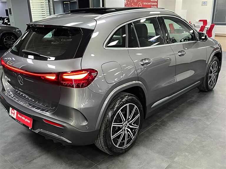 MERCEDES-BENZ EQA