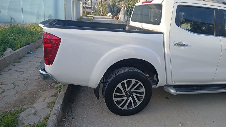 NISSAN NAVARA