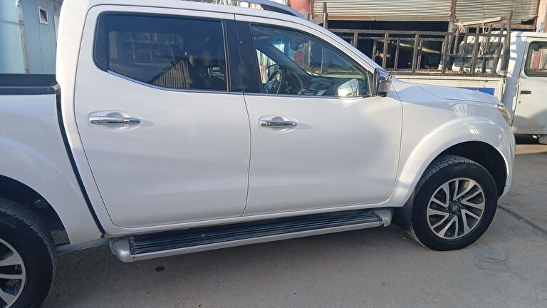NISSAN NAVARA