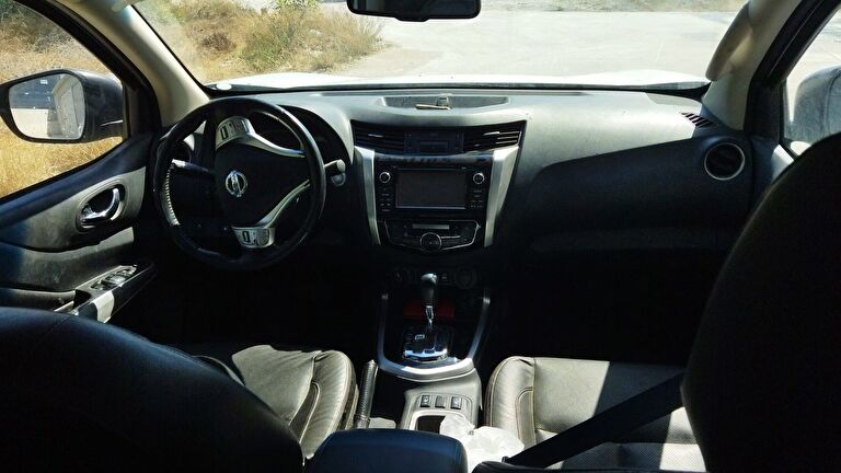 NISSAN NAVARA