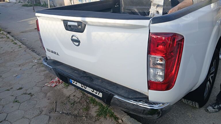 NISSAN NAVARA