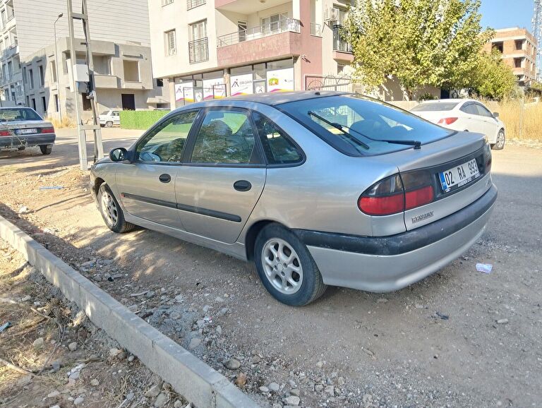 RENAULT LAGUNA