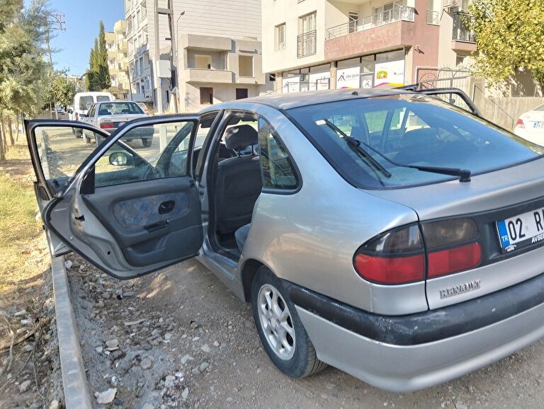RENAULT LAGUNA