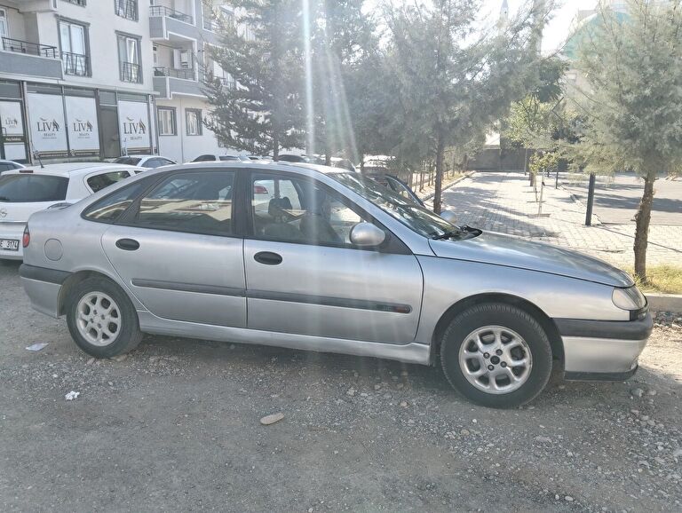 RENAULT LAGUNA