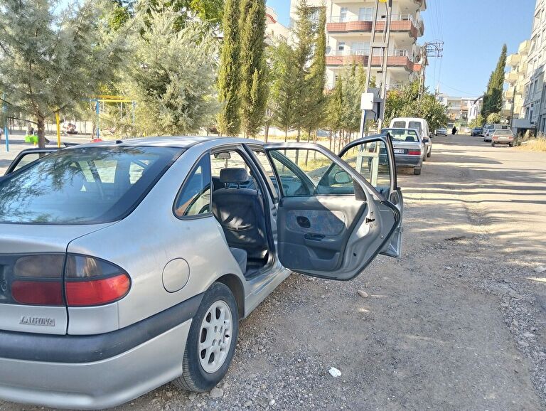 RENAULT LAGUNA
