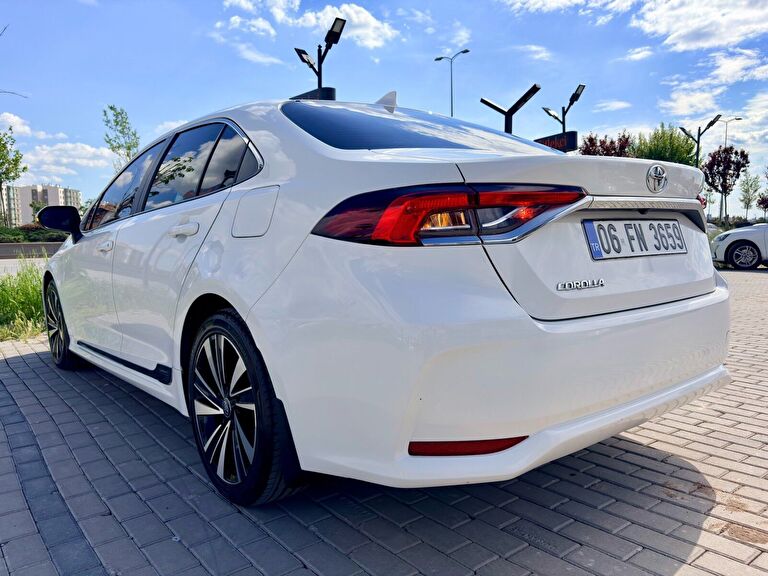 TOYOTA COROLLA