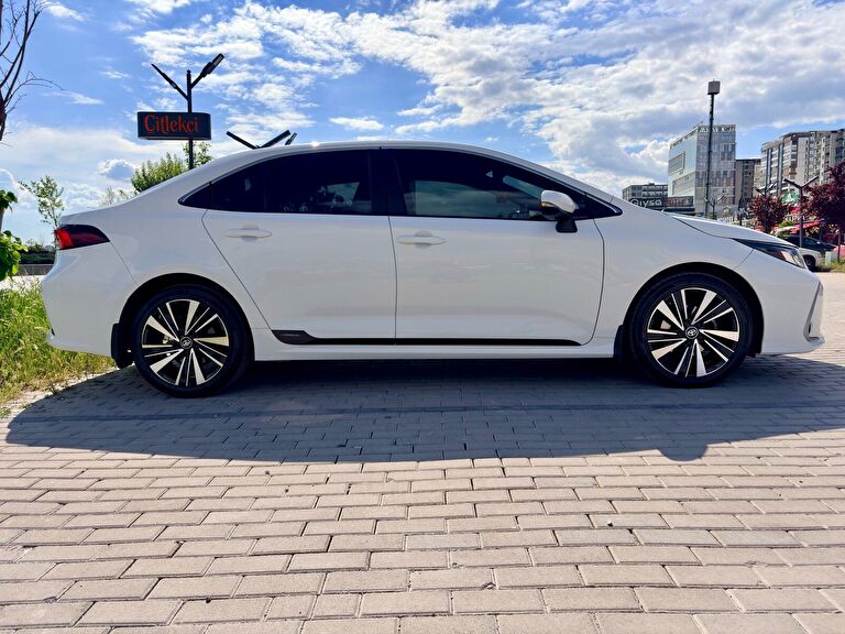 TOYOTA COROLLA