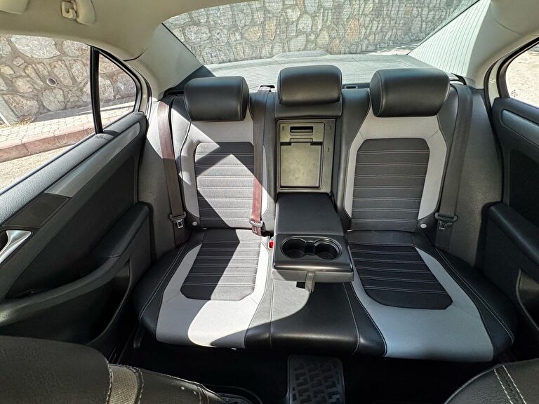 VOLKSWAGEN JETTA