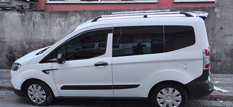 FORD TRANSIT COURIER