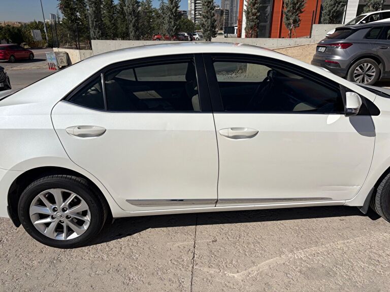 TOYOTA COROLLA