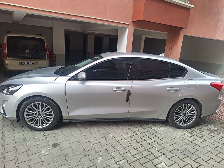 FORD FOCUS