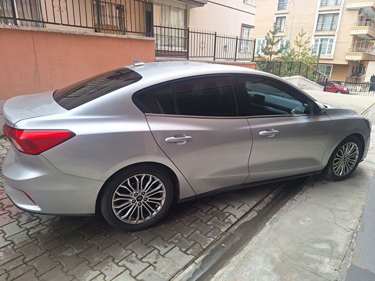 FORD FOCUS