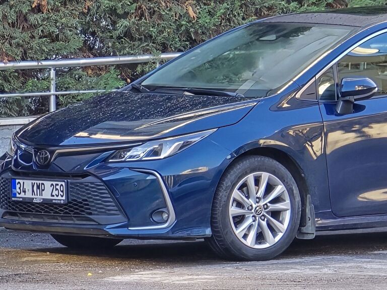 TOYOTA COROLLA