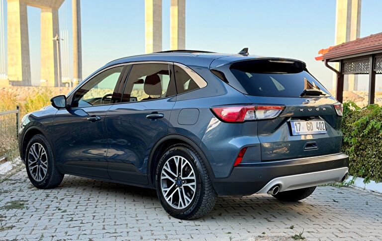 FORD KUGA