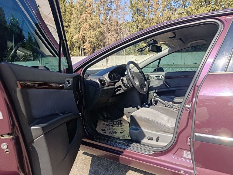 PEUGEOT 407