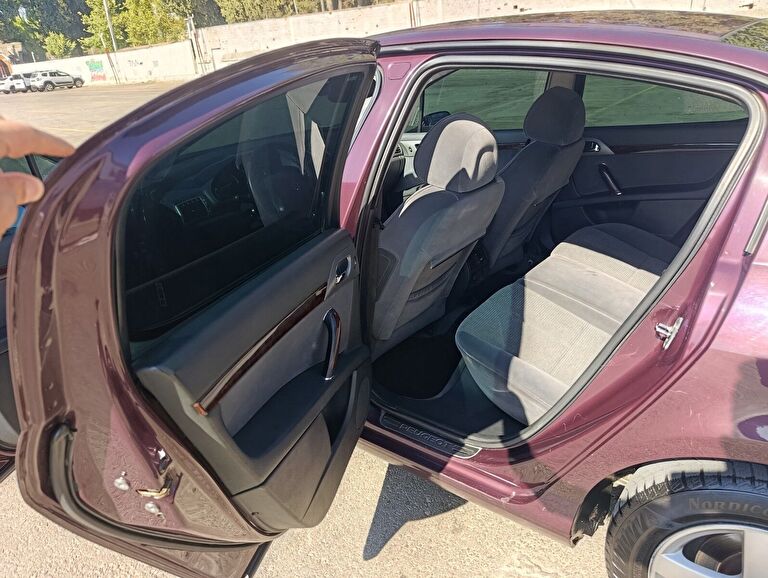 PEUGEOT 407