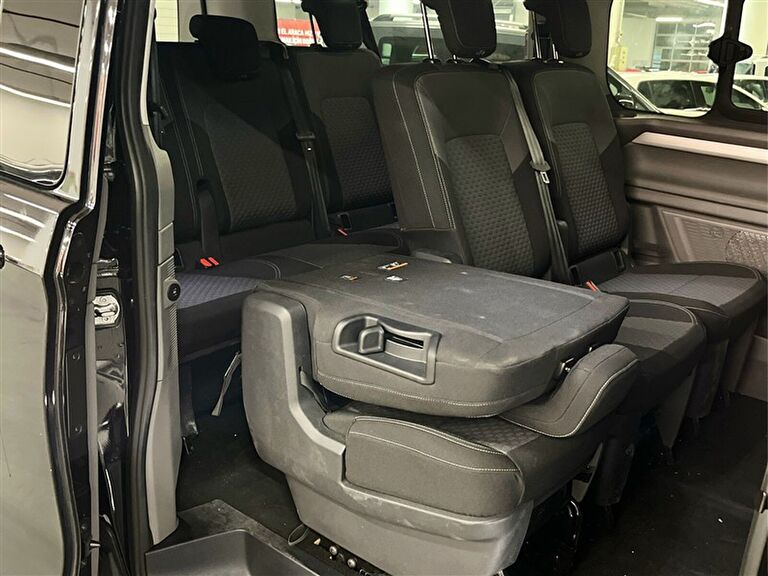VOLKSWAGEN CARAVELLE
