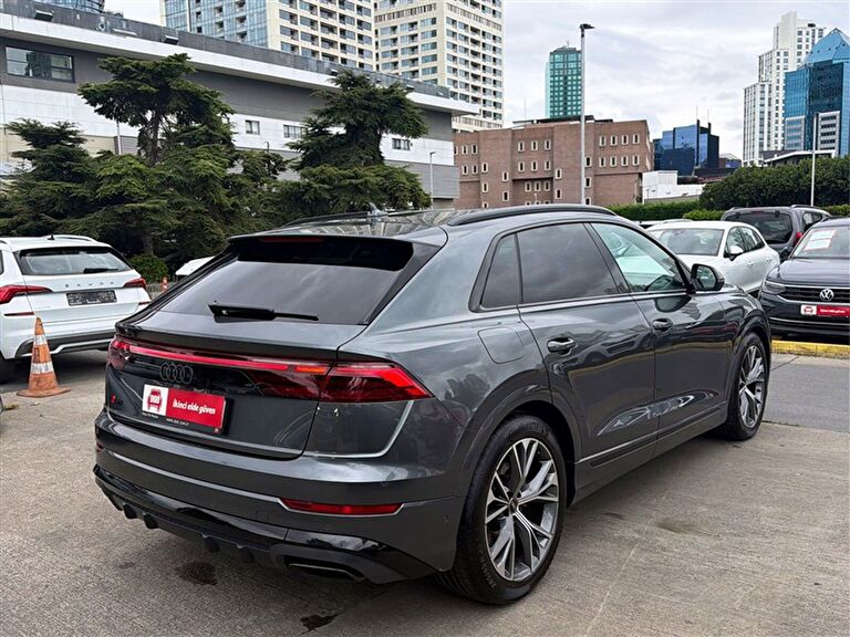 AUDI Q8 SUV