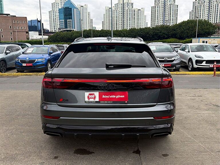AUDI Q8 SUV