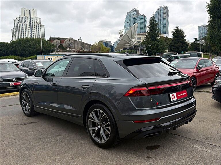 AUDI Q8 SUV
