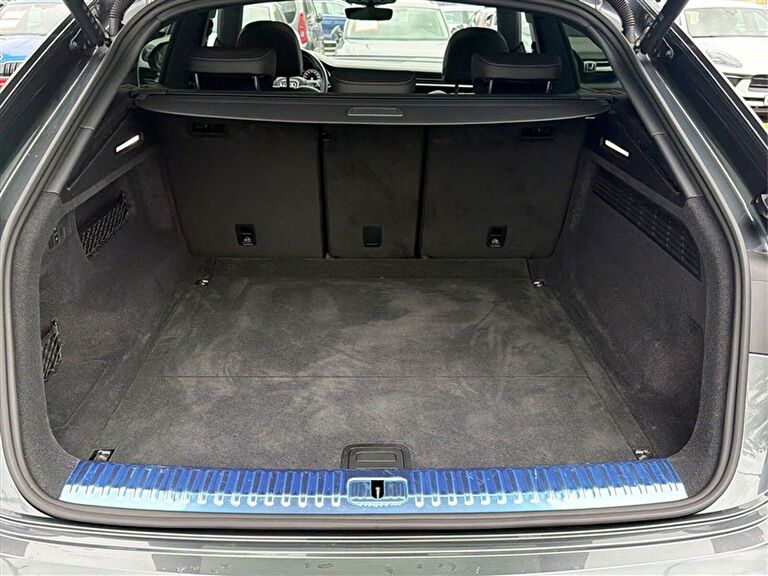 AUDI Q8 SUV