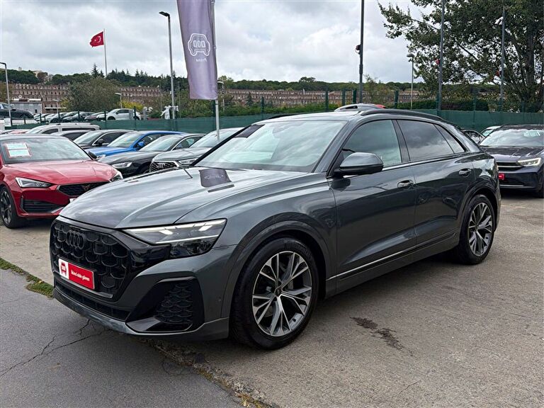 AUDI Q8 SUV