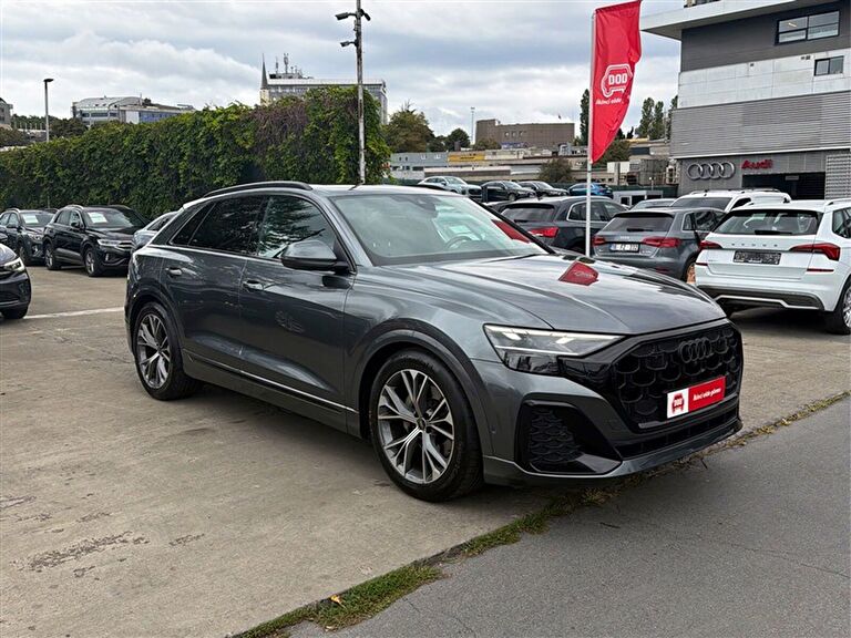 AUDI Q8 SUV