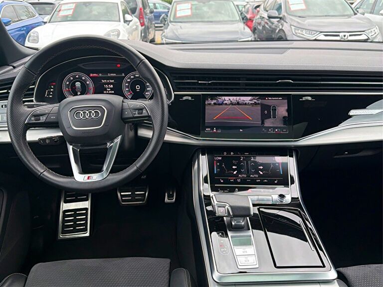 AUDI Q8 SUV