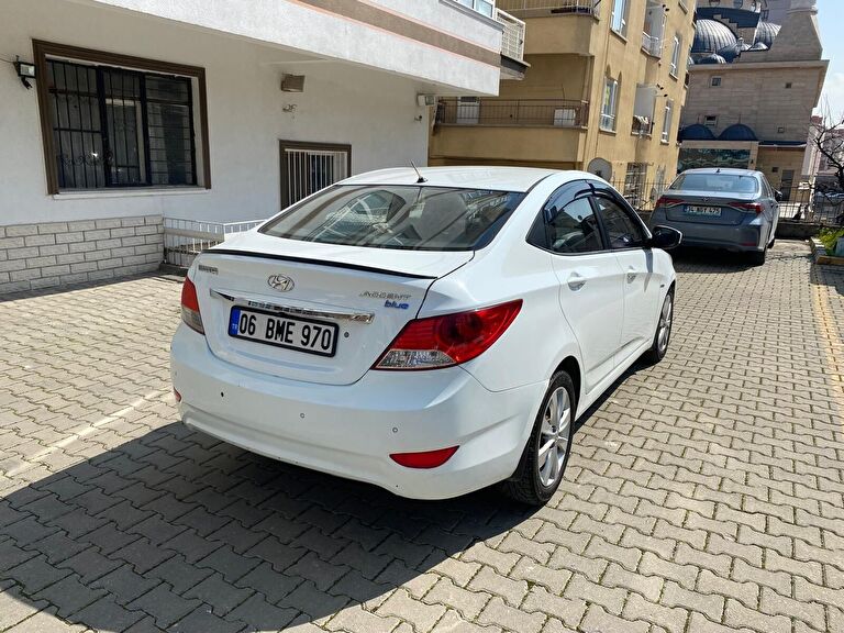 HYUNDAI ACCENT BLUE