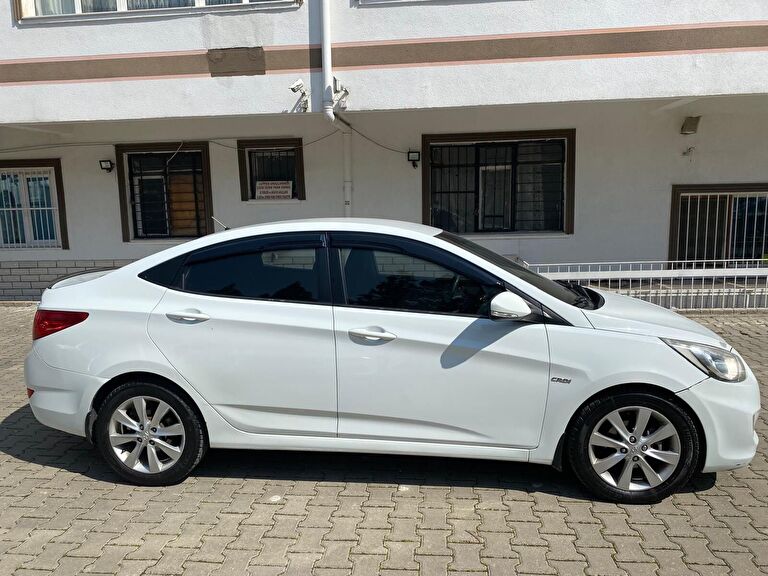 HYUNDAI ACCENT BLUE