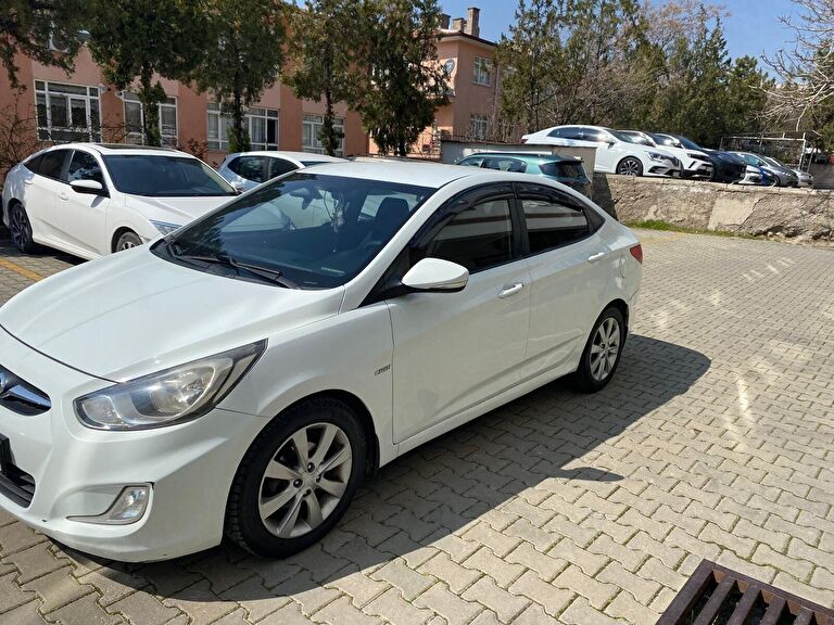 HYUNDAI ACCENT BLUE