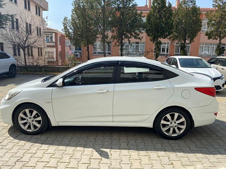 HYUNDAI ACCENT BLUE