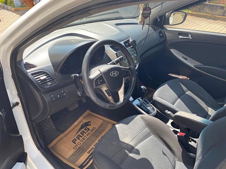 HYUNDAI ACCENT BLUE